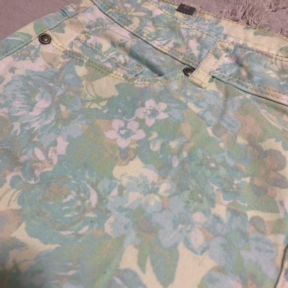 Women’s Lauren Conrad Floral Pants - Picture 2 of 3